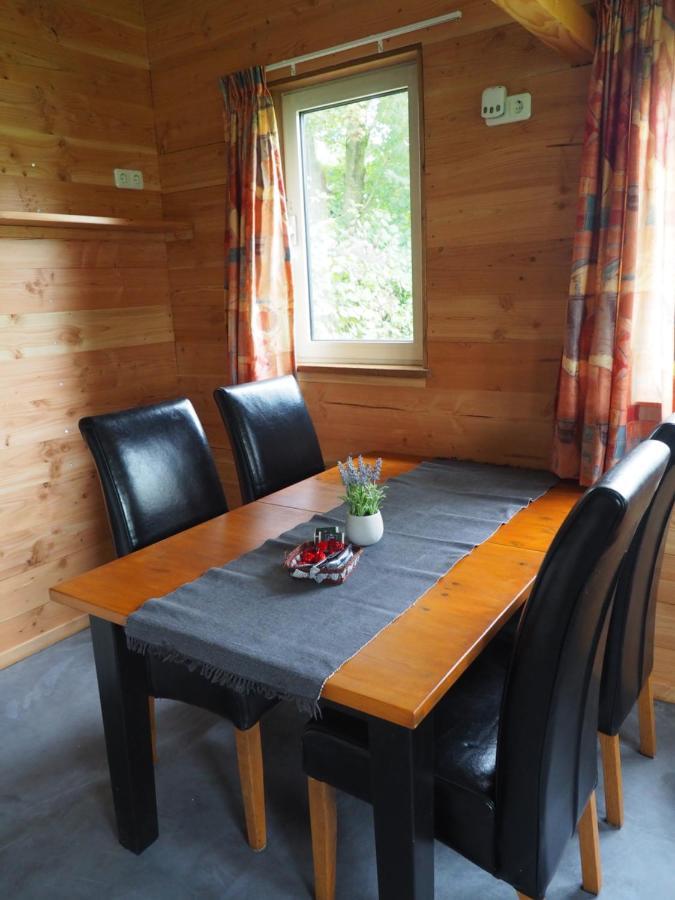 Chalet - Camping 'T Dekske Wintelre ภายนอก รูปภาพ