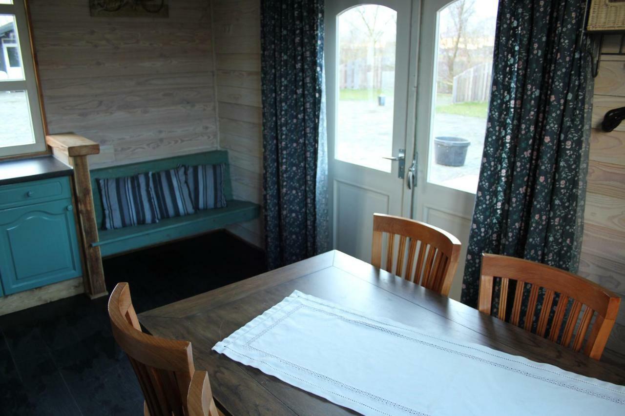 Chalet - Camping 'T Dekske Wintelre ภายนอก รูปภาพ