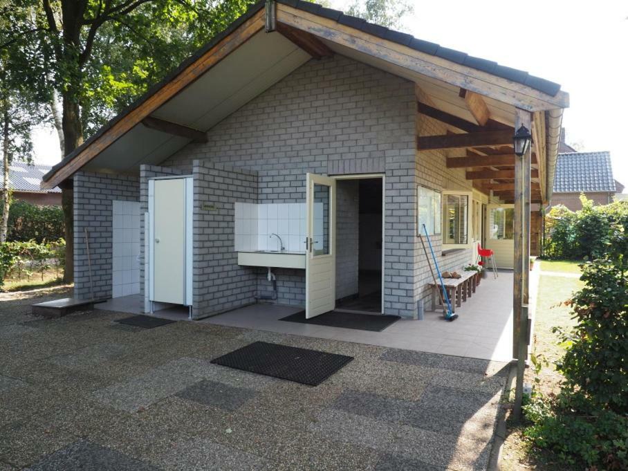 Chalet - Camping 'T Dekske Wintelre ภายนอก รูปภาพ