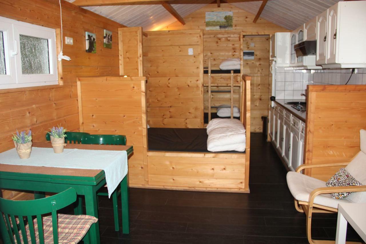 Chalet - Camping 'T Dekske Wintelre ภายนอก รูปภาพ